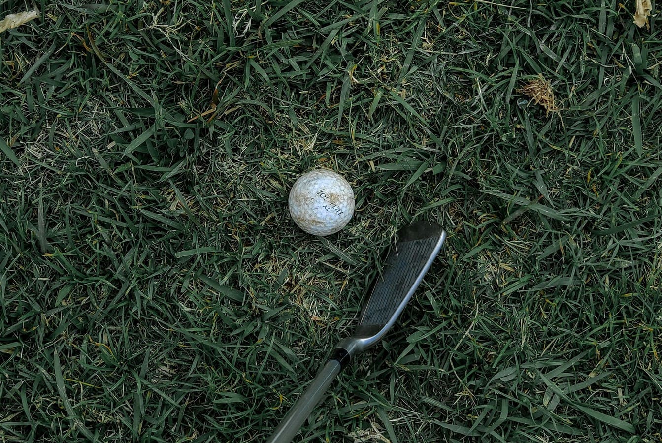 Votre balle s’abîme en cours de trou ? Voici ce que vous avez le droit de faire