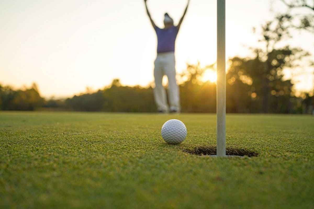 Il fait jeu égal avec Tiger dès le 1er tour et sous une chaleur écrasante !