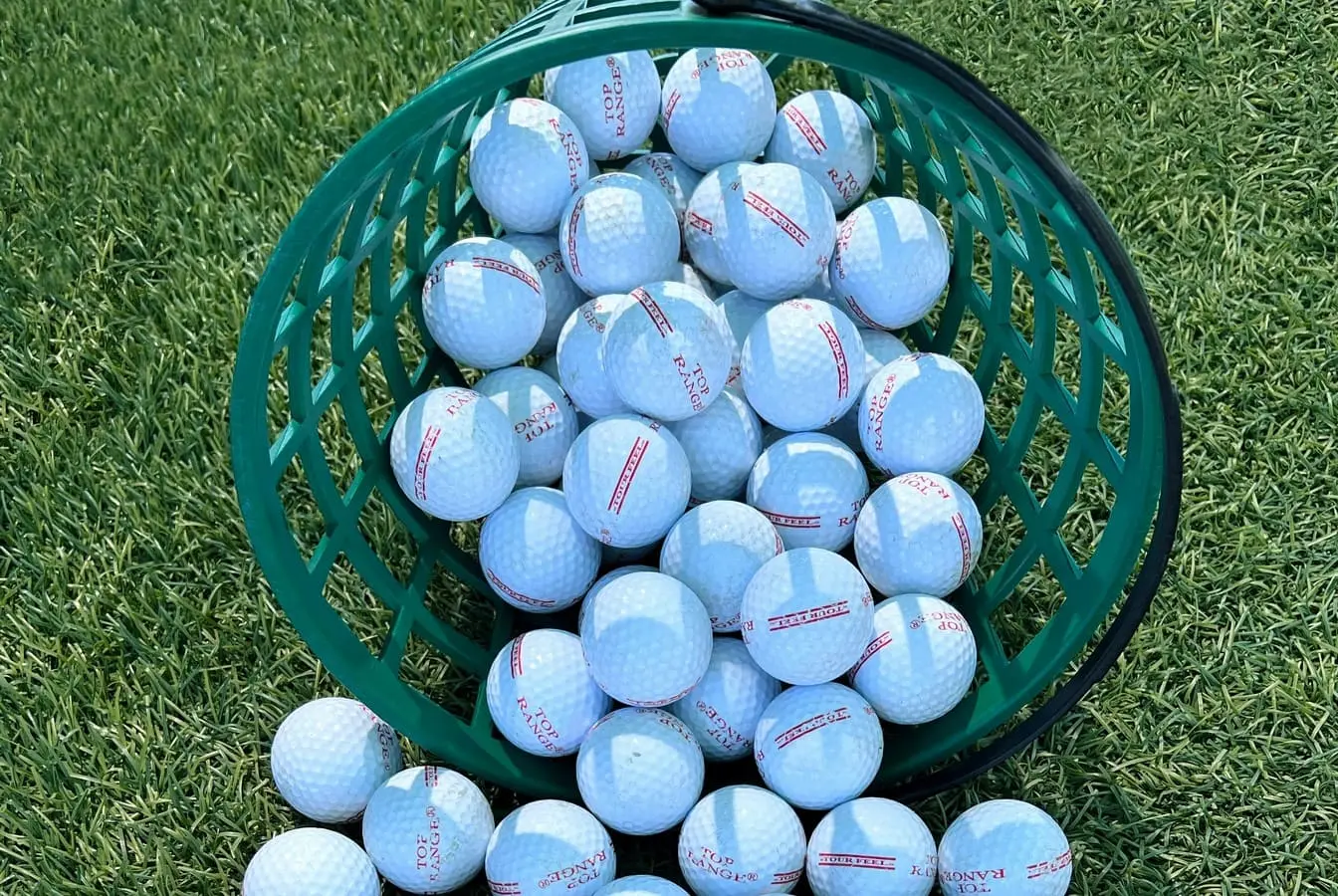 Ces 6 différences entre balles de parcours et de practice ne sont pas si anodines que ça