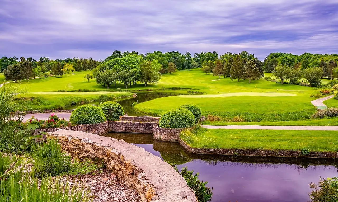 Ils résistent au temps : découvrez les 10 plus vieux golfs encore en activité en France